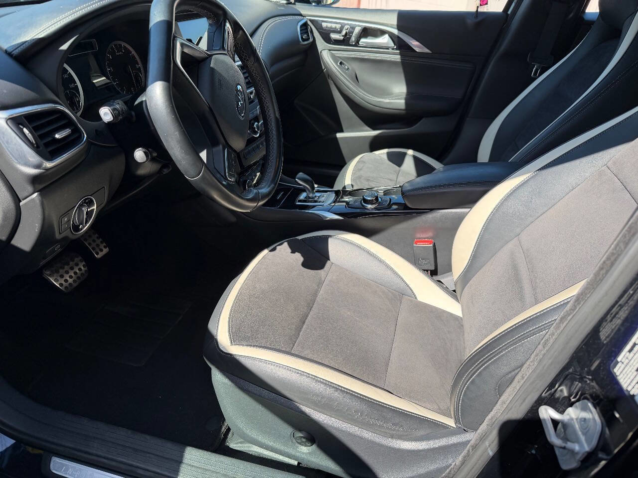 Used 2017 INFINITI QX30 Sport w/ Cargo Package image 9