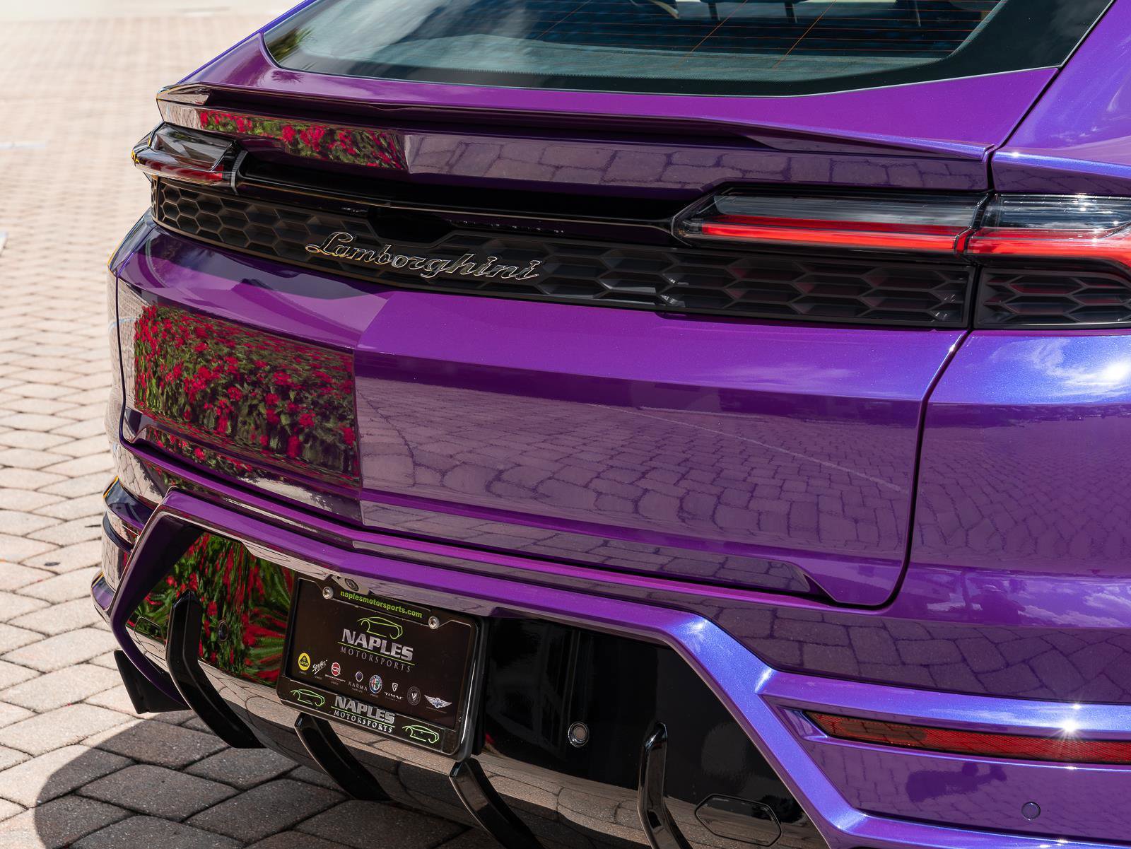 Used 2025 Lamborghini Urus SE image 11