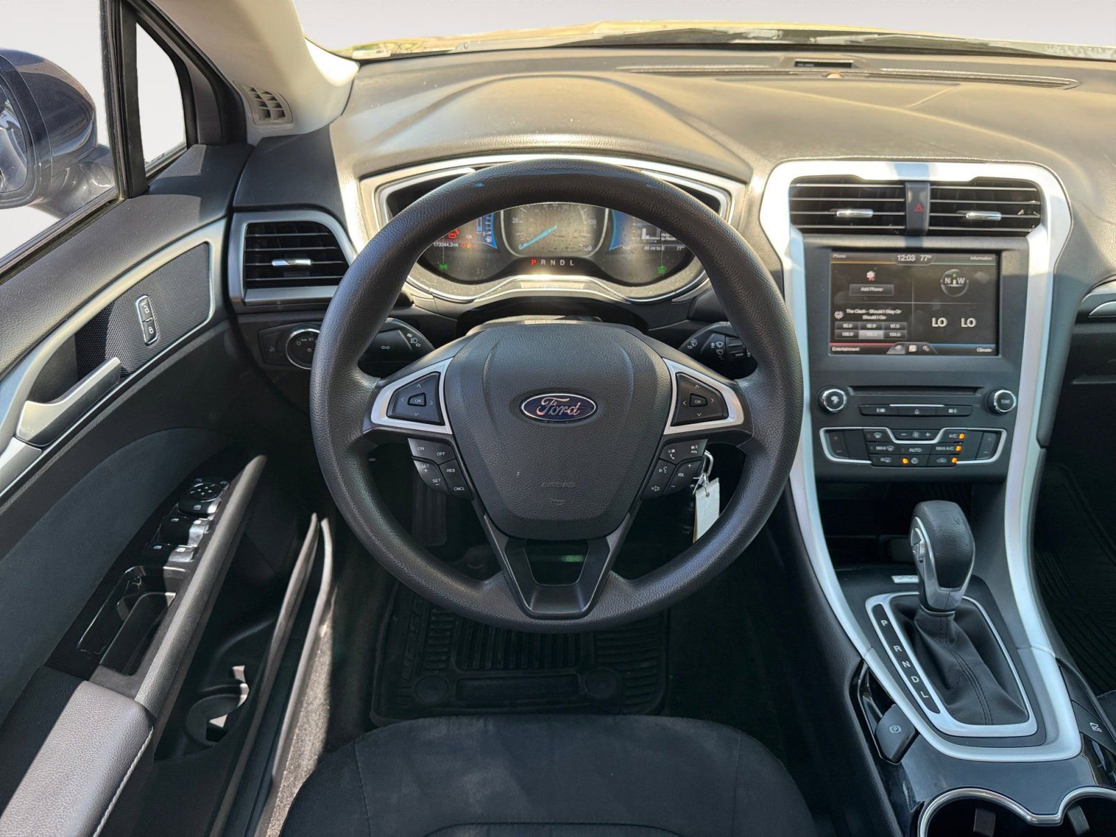 Used 2016 Ford Fusion SE FWD image 12