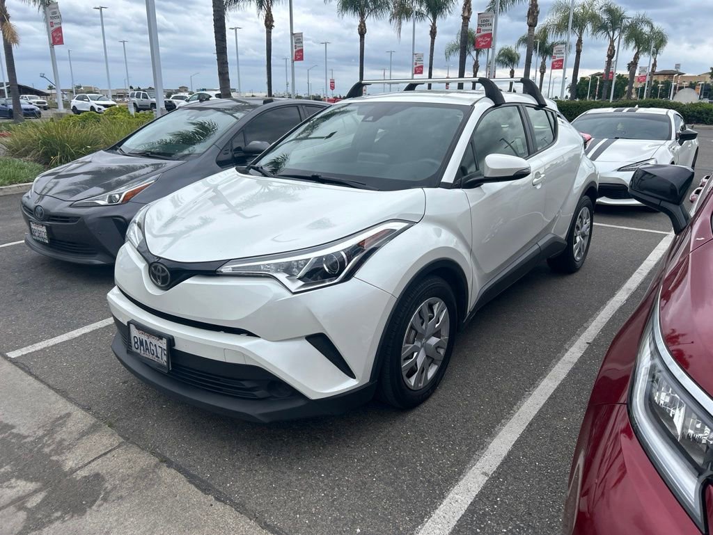 Used 2019 Toyota C-HR LE FWD image 1