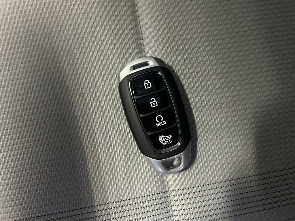 Certified 2025 Hyundai Venue SEL image 33