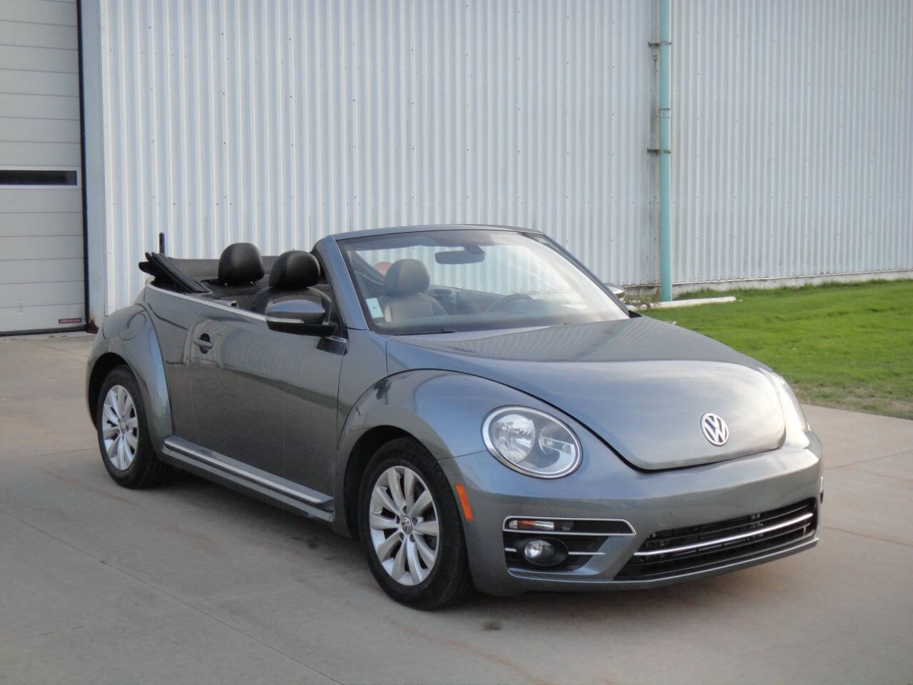 Used 2017 Volkswagen Beetle 1.8T FWD image 4