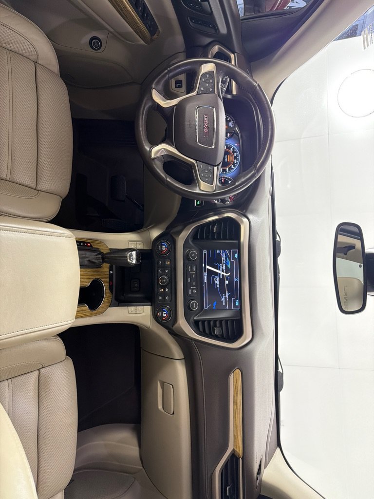 Used 2017 GMC Acadia Denali w/ Technology Package FWD image 28