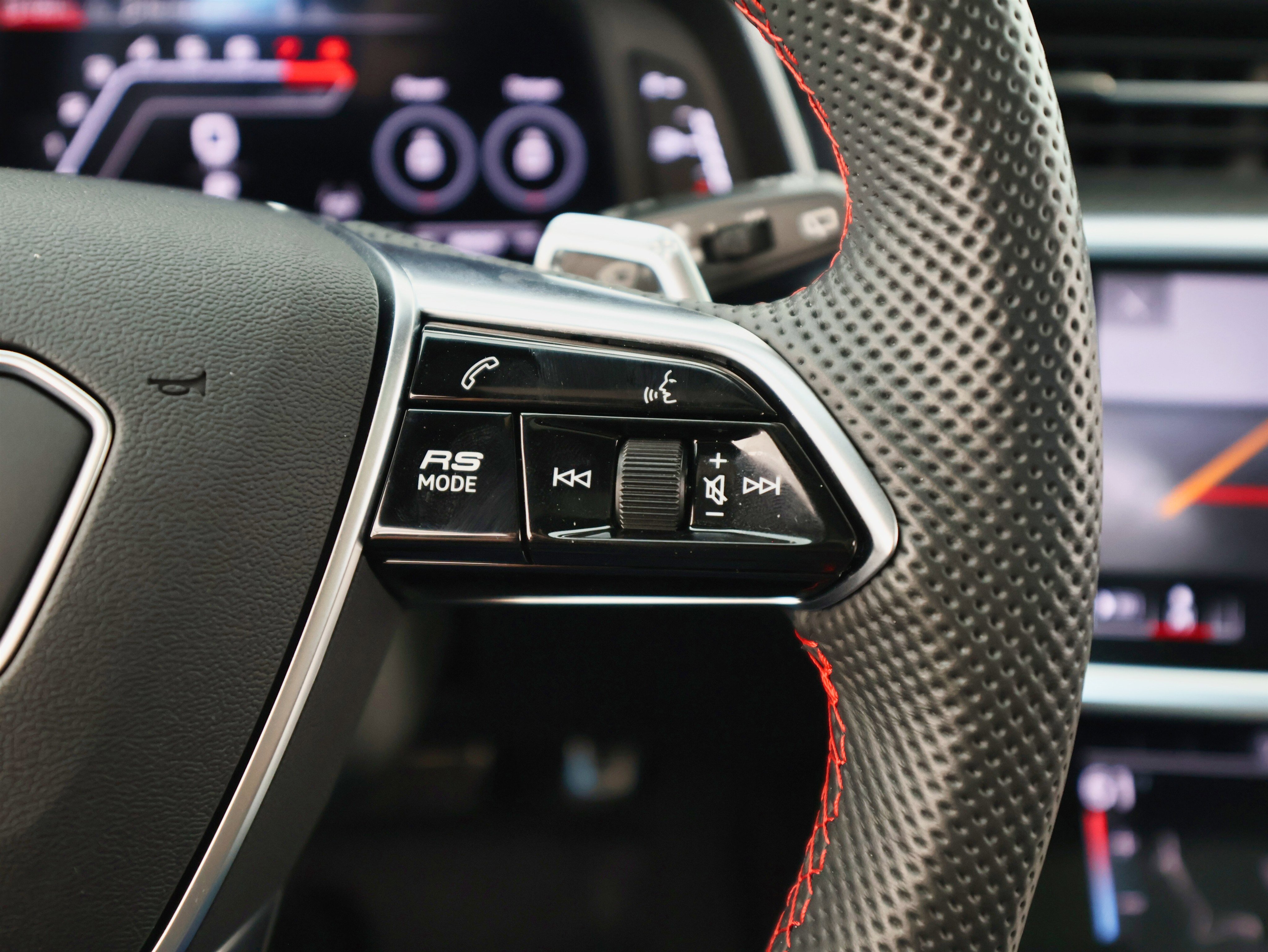 Used 2021 Audi RS 6 w/ Executive Package image 43