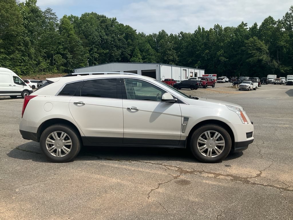 Used 2011 Cadillac SRX Luxury FWD image 4
