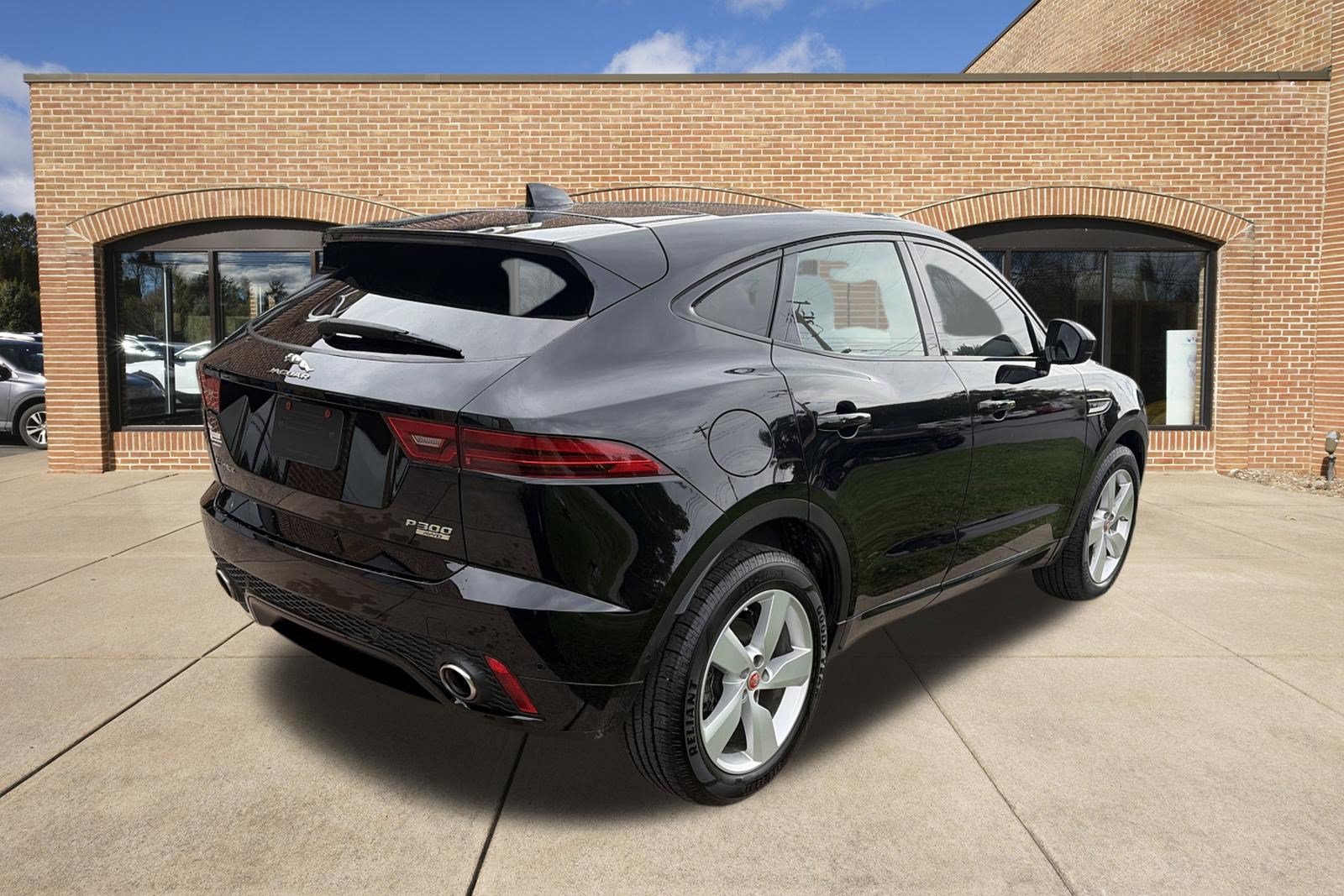 Used 2019 Jaguar E-PACE R-Dynamic SE AWD/4WD image 3