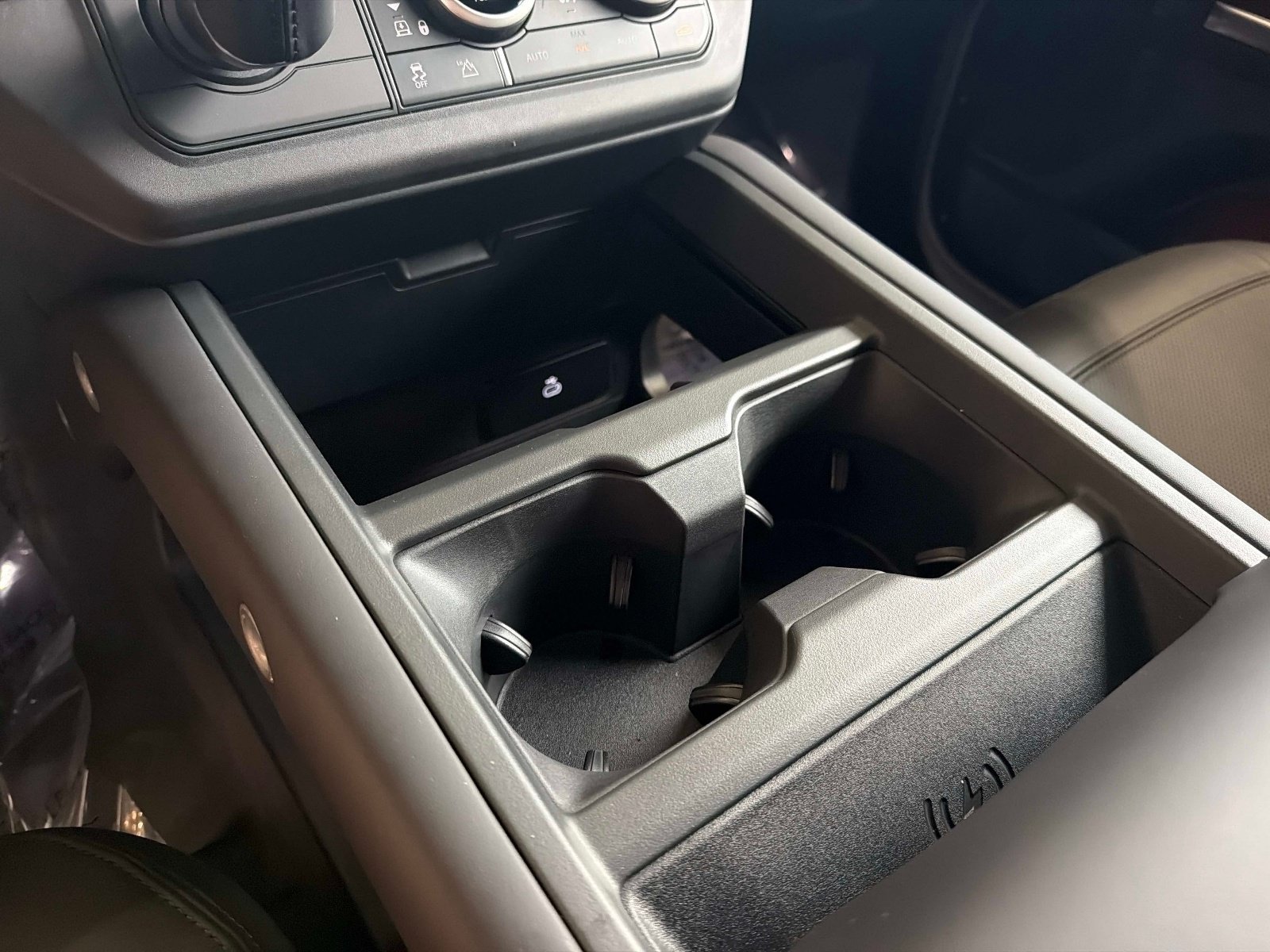 New 2026 Land Rover Defender 110 X-Dynamic SE AWD/4WD image 23
