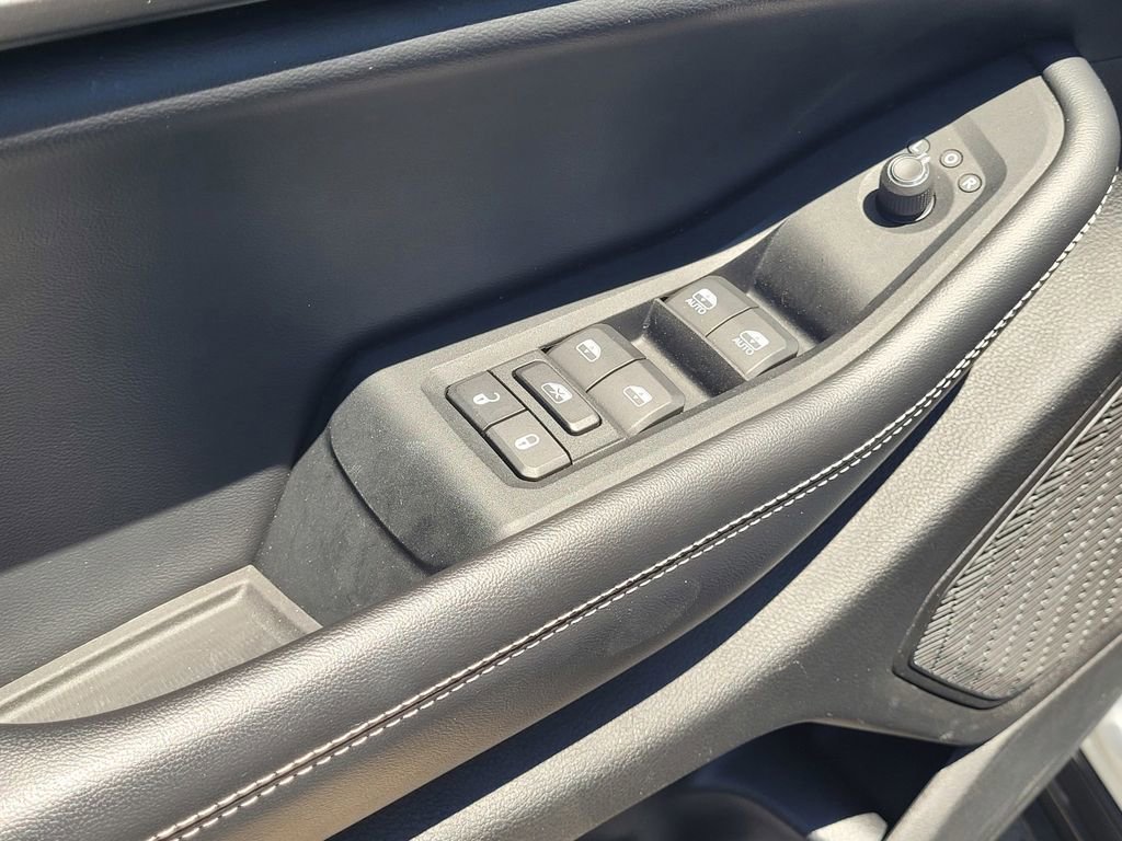 Used 2023 Jeep Grand Cherokee L Laredo image 15