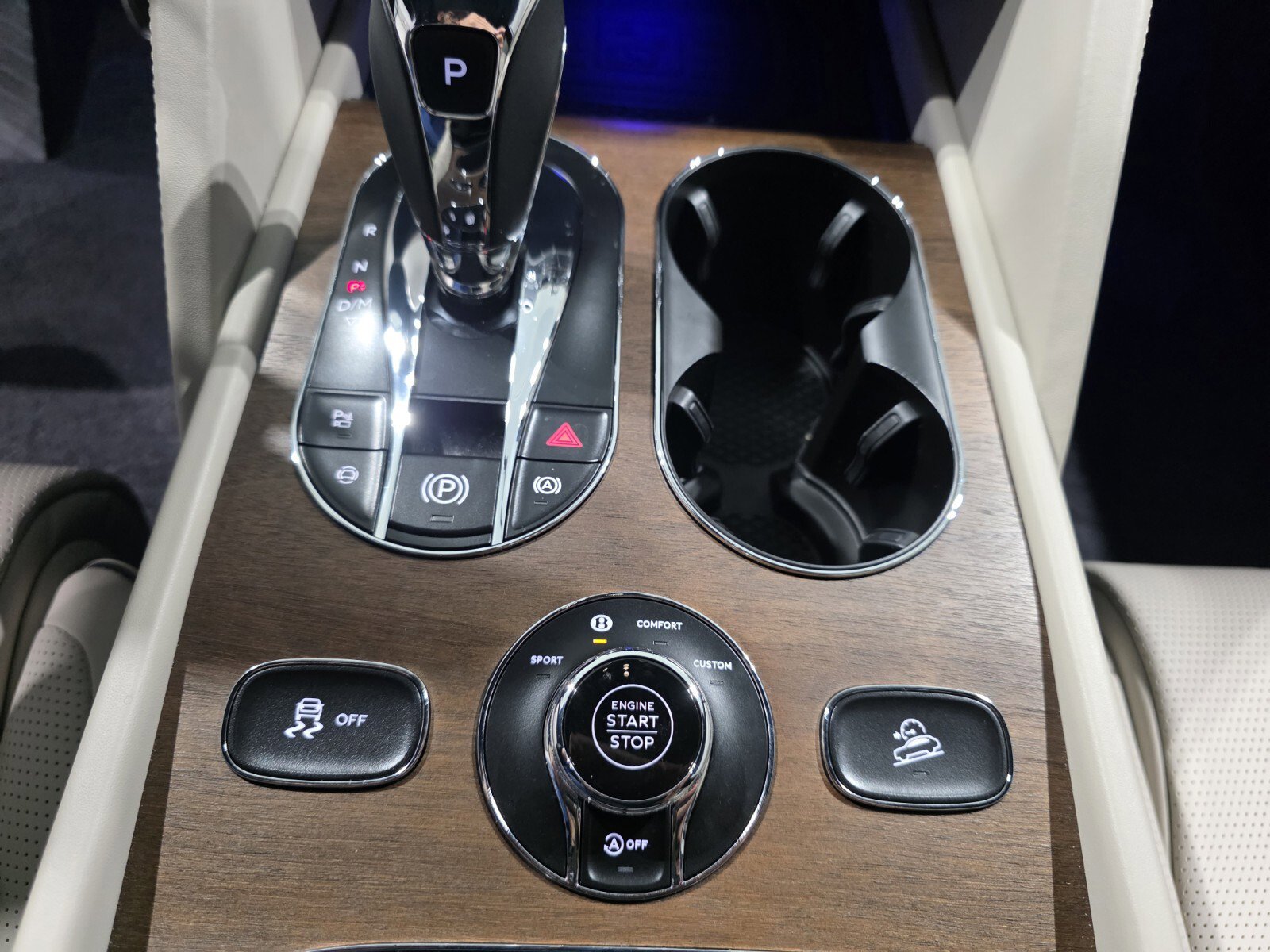 Used 2024 Bentley Bentayga Extended Wheelbase image 22