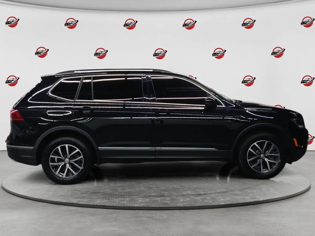 Used 2020 Volkswagen Tiguan SE w/ Panoramic Sunroof Package FWD image 6