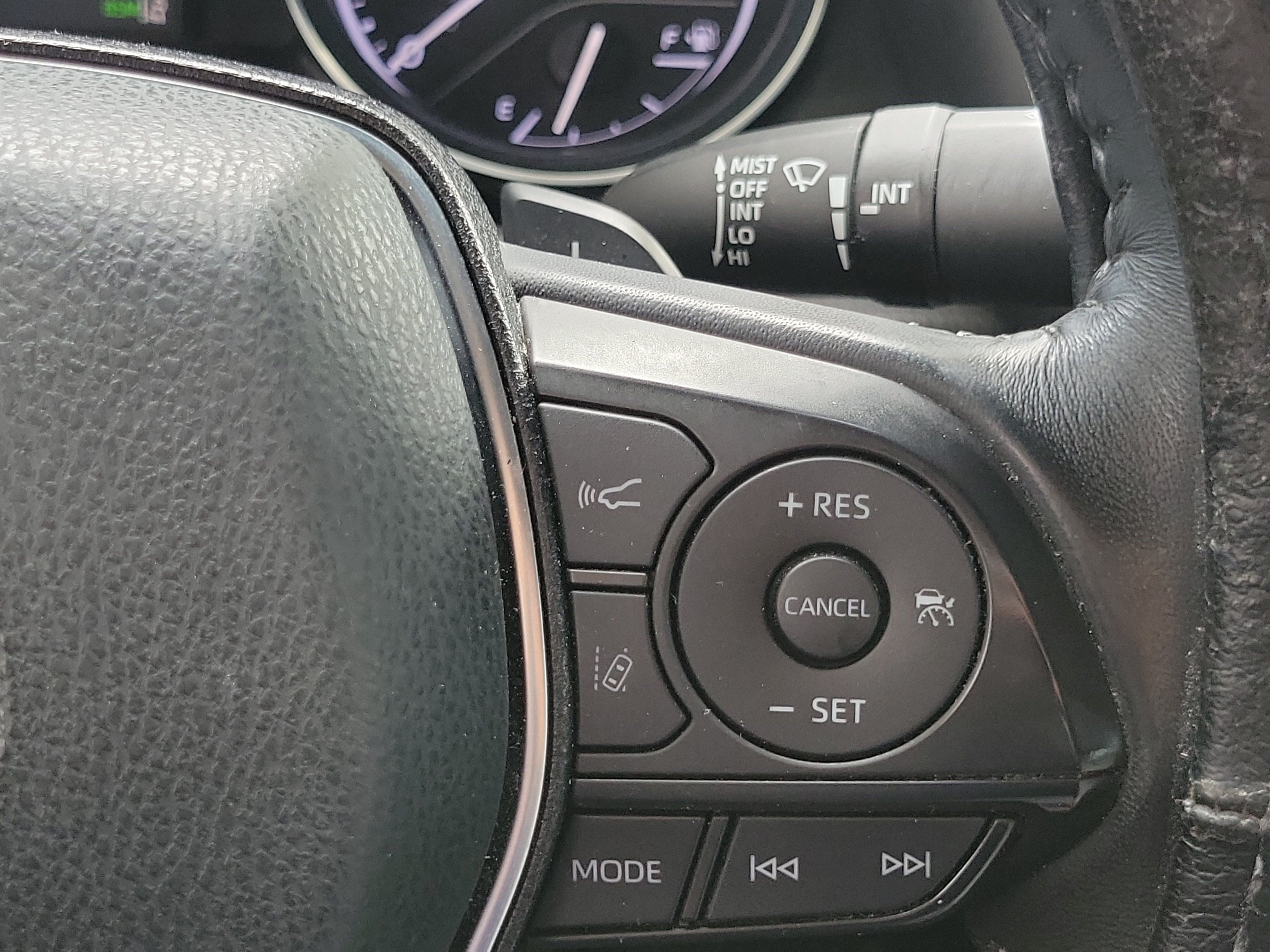 Used 2018 Toyota Camry SE w/ Convenience Package FWD image 26