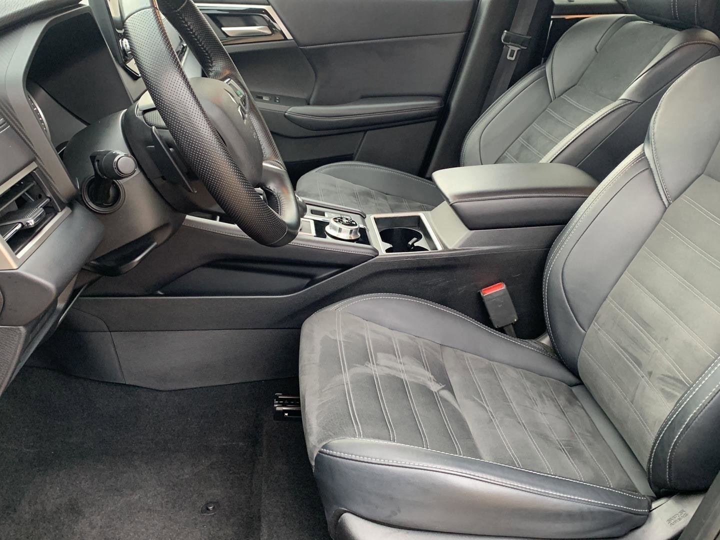 Used 2024 Mitsubishi Outlander SE image 17