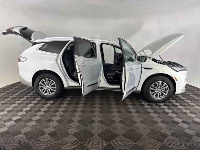 Used 2023 Buick Enclave Essence AWD/4WD image 13