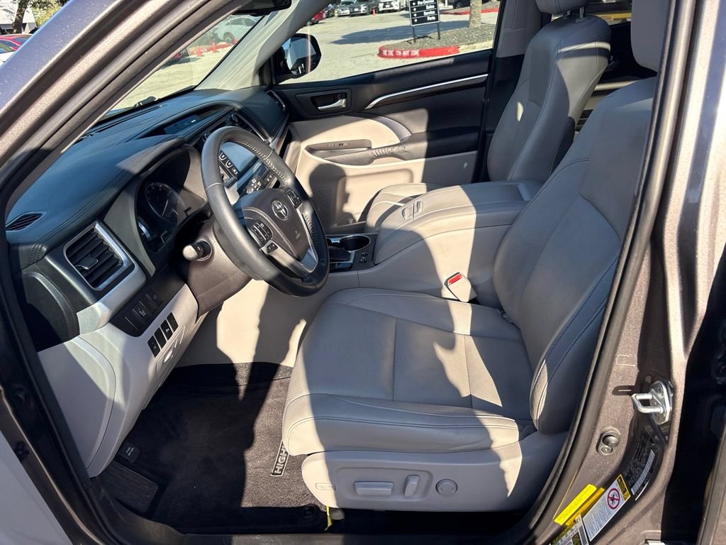 Used 2015 Toyota Highlander Limited FWD image 17