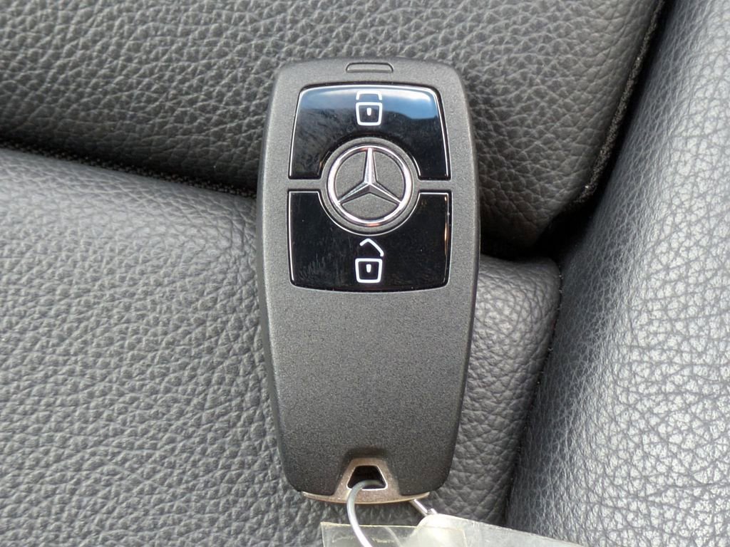Used 2024 Mercedes-Benz Sprinter 2500 image 33