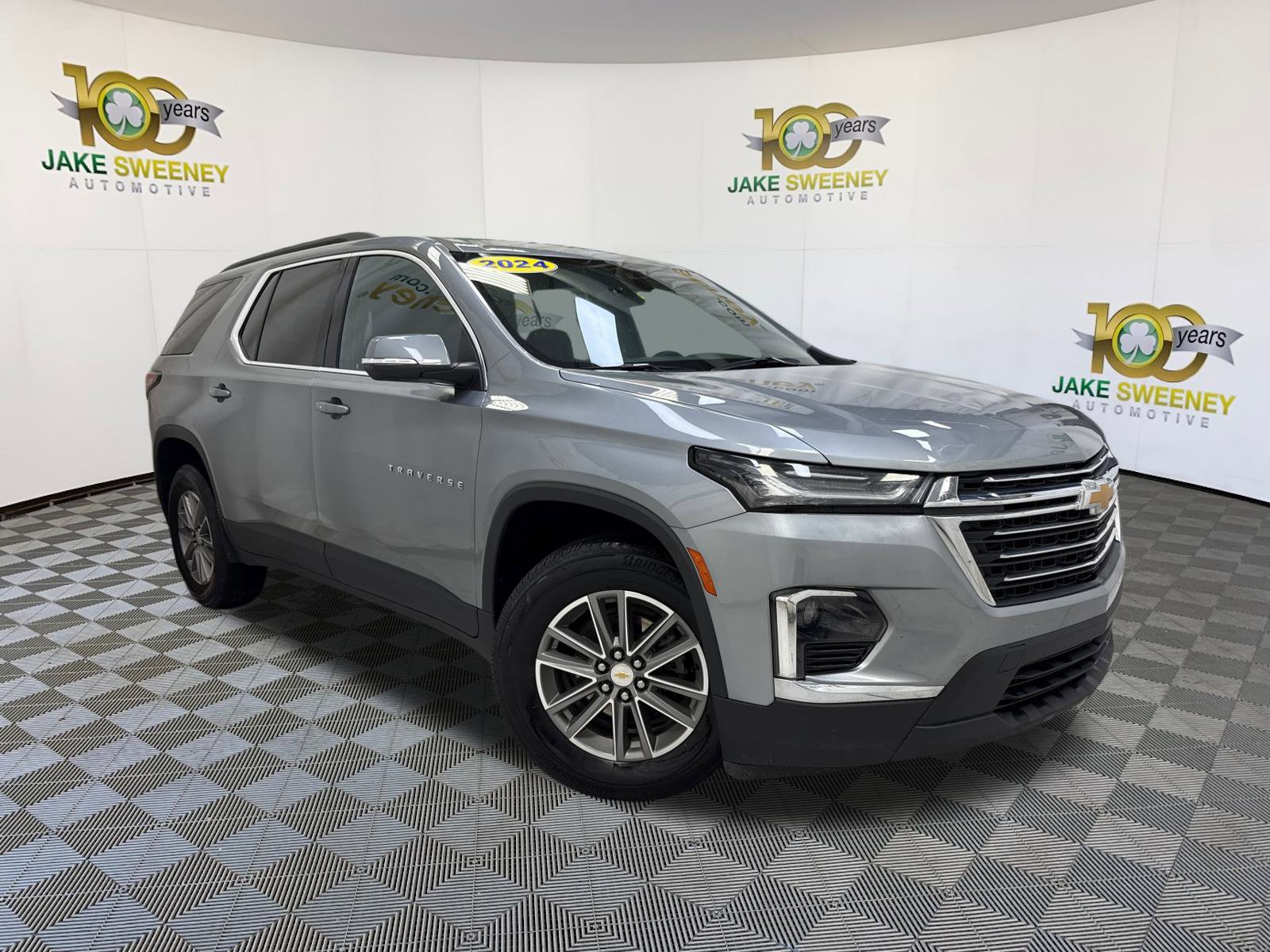 Used 2024 Chevrolet Traverse LT