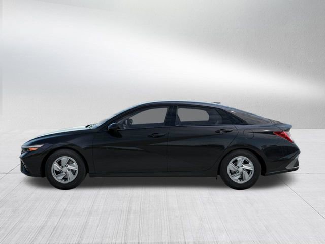 New 2026 Hyundai Elantra SE FWD image 3