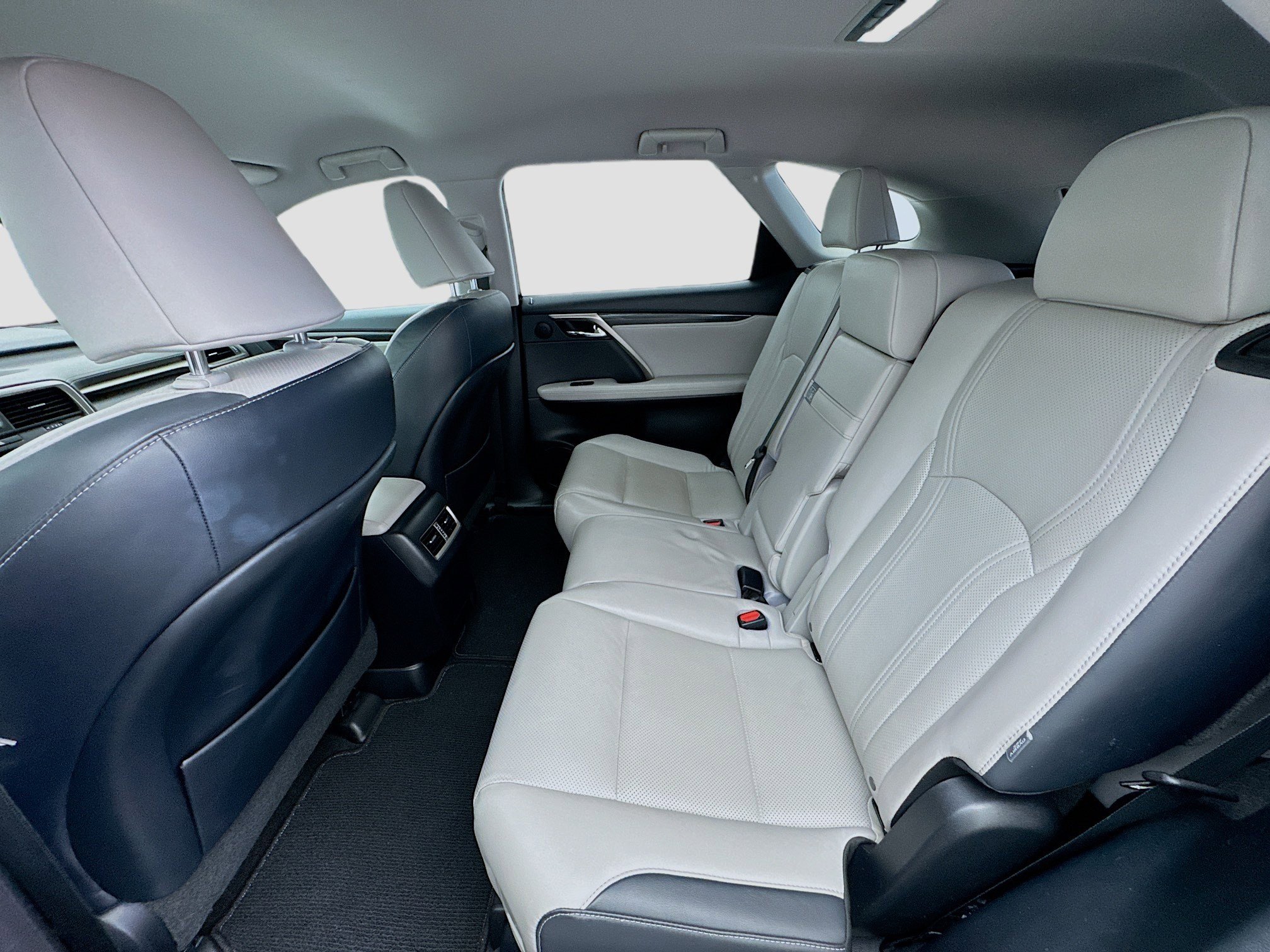 Used 2019 Lexus RX 350L FWD w/ Accessory Package image 15