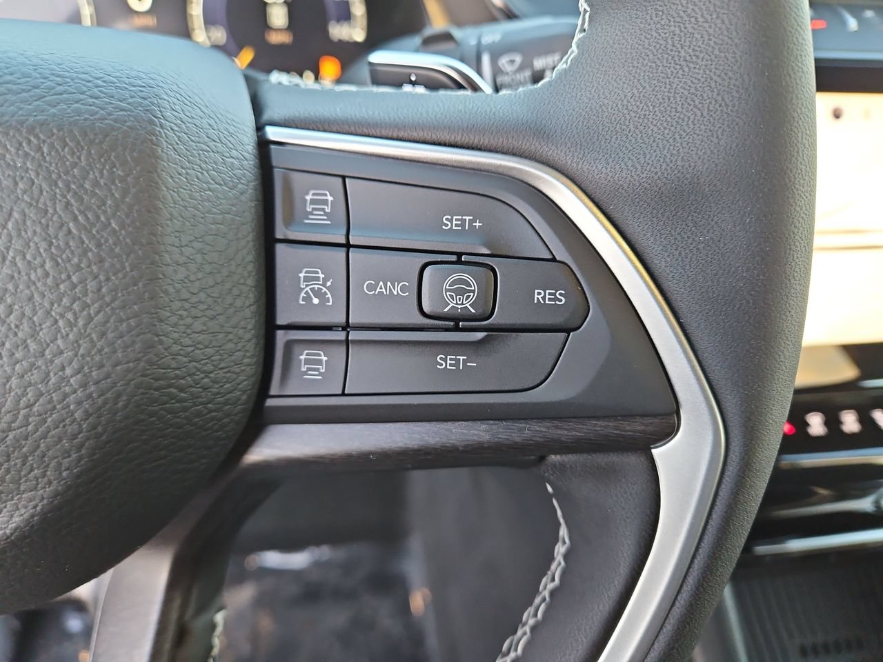 New 2026 Jeep Grand Cherokee Altitude AWD/4WD image 27