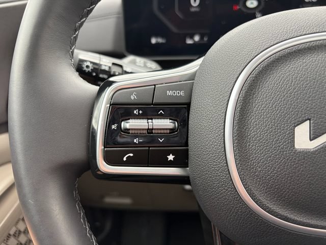 Certified 2025 Kia Carnival SX FWD image 19