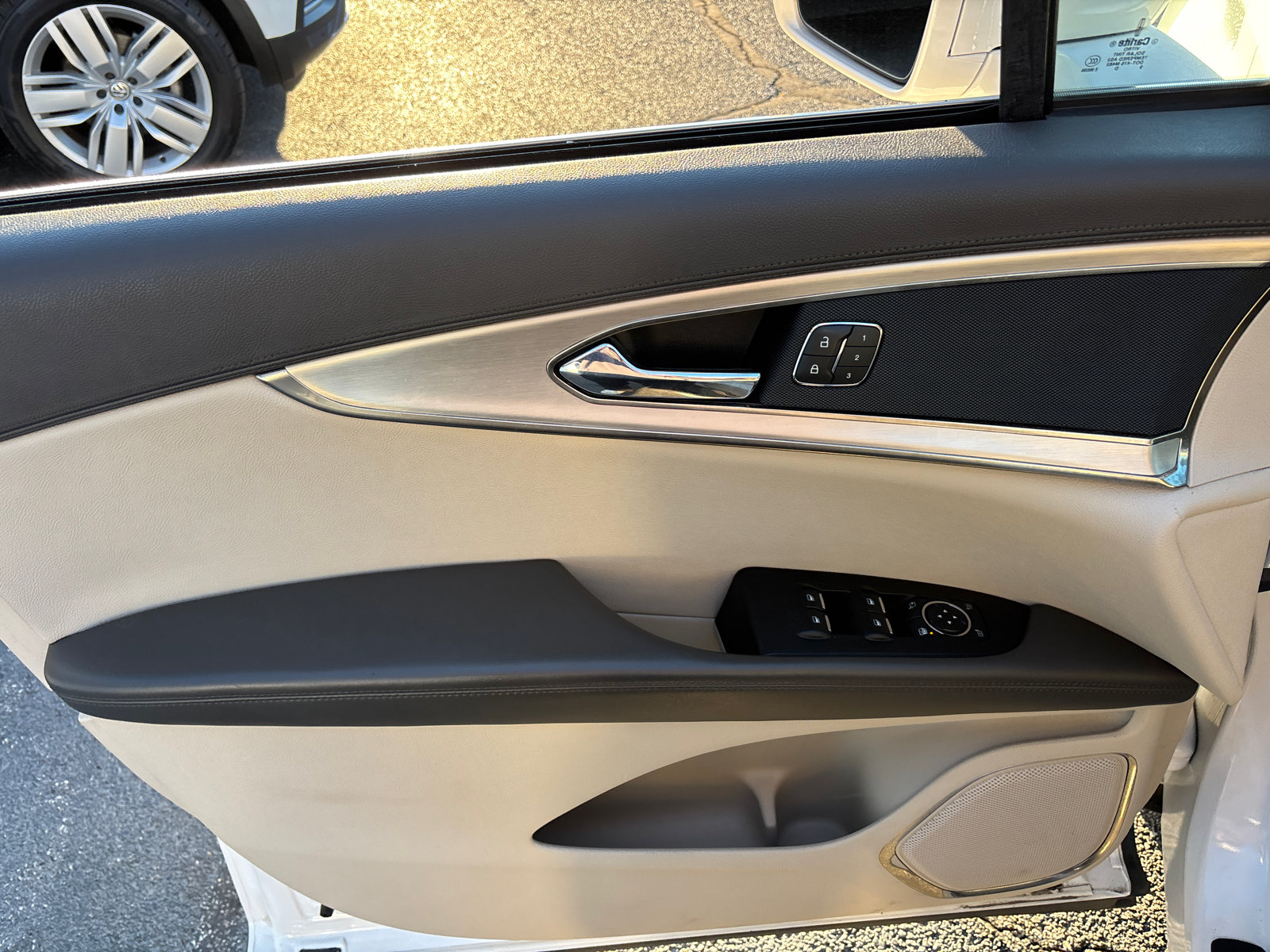 Certified 2019 Lincoln Nautilus Premier AWD/4WD image 11