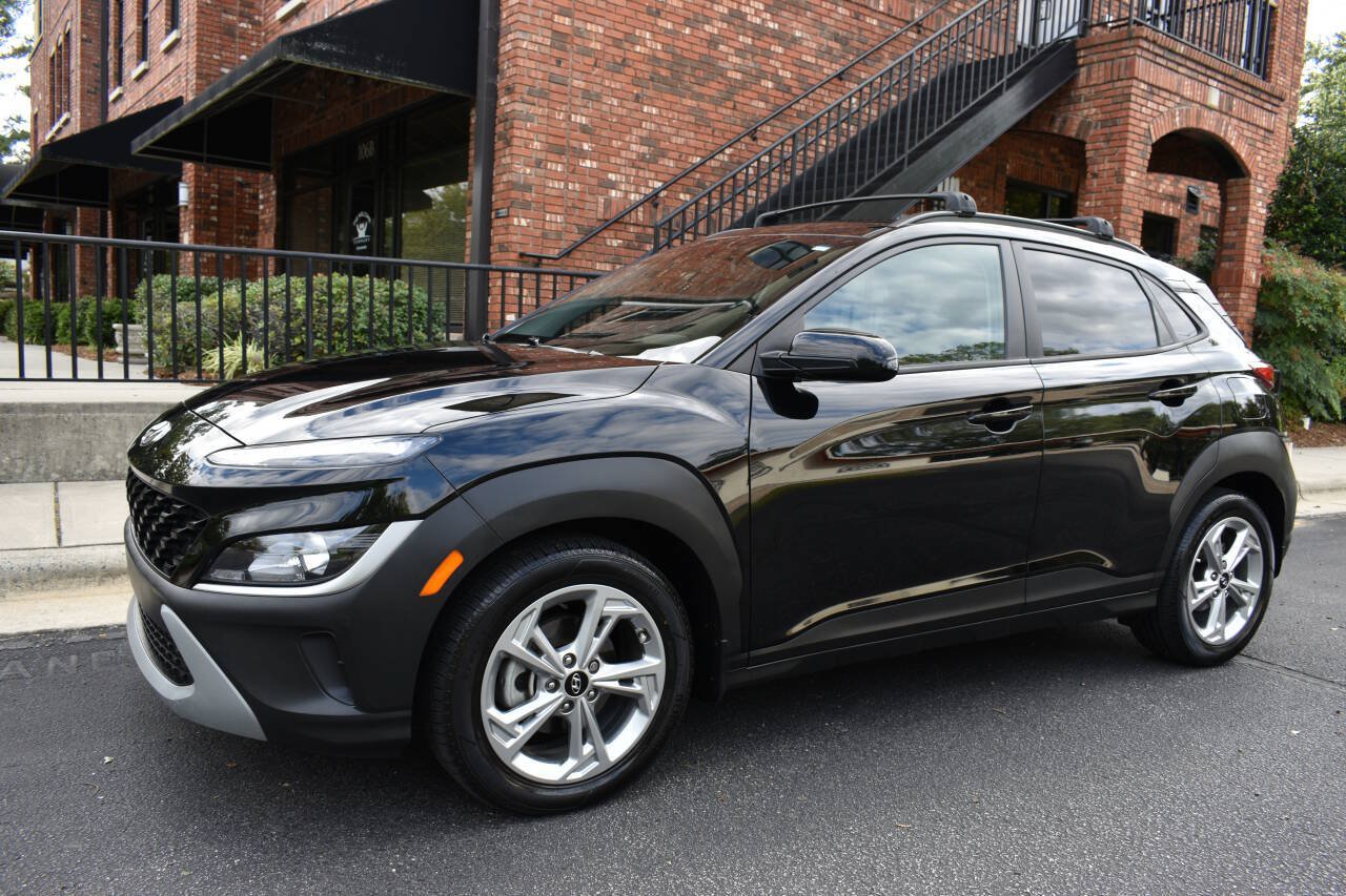 Used 2023 Hyundai Kona SEL FWD image 2