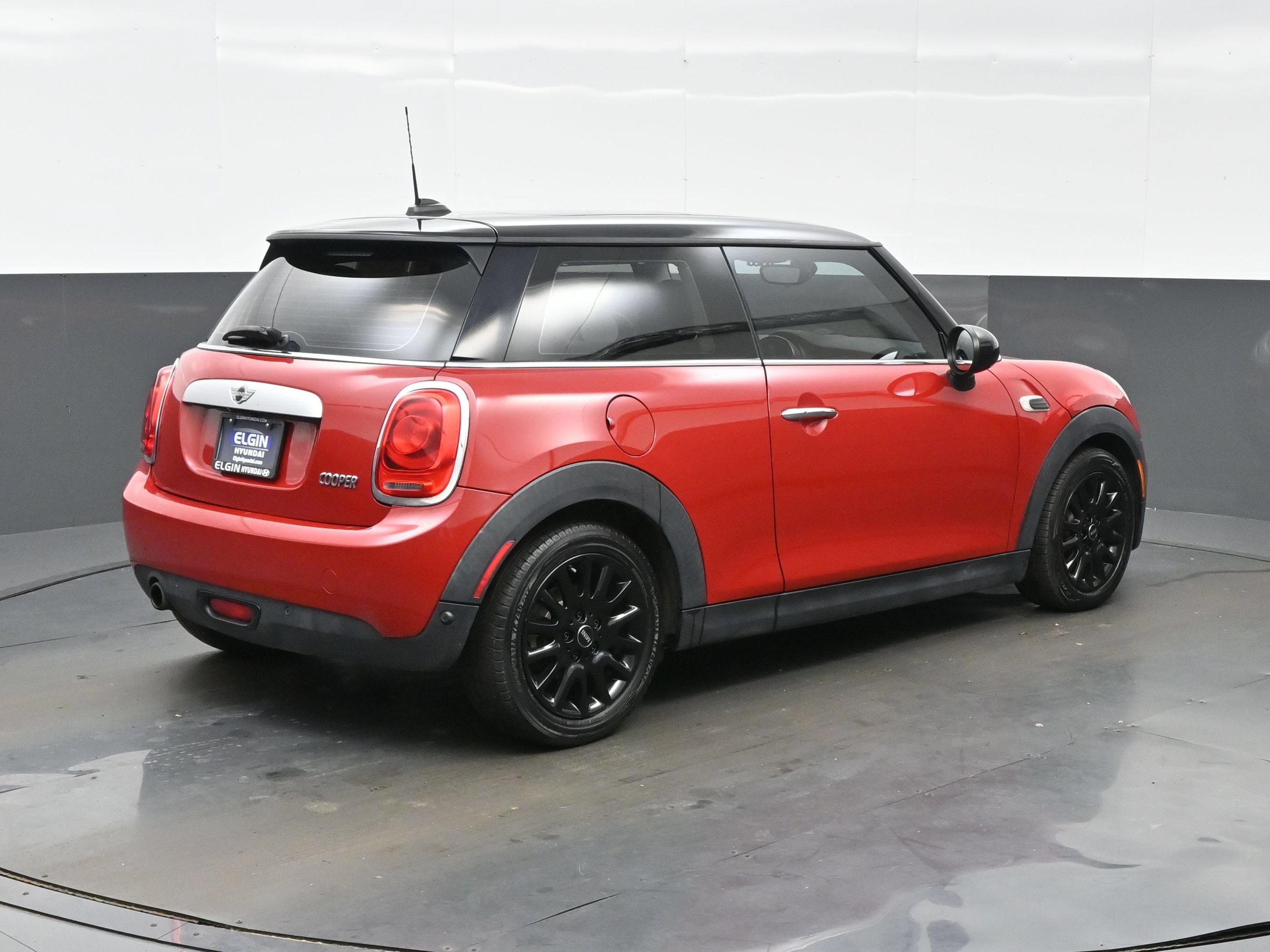 Used 2015 MINI Cooper 2-Door Hardtop FWD image 6