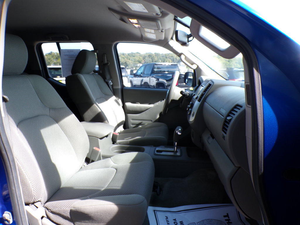 Used 2015 Nissan Frontier SV w/ SV Value Truck Package RWD image 15