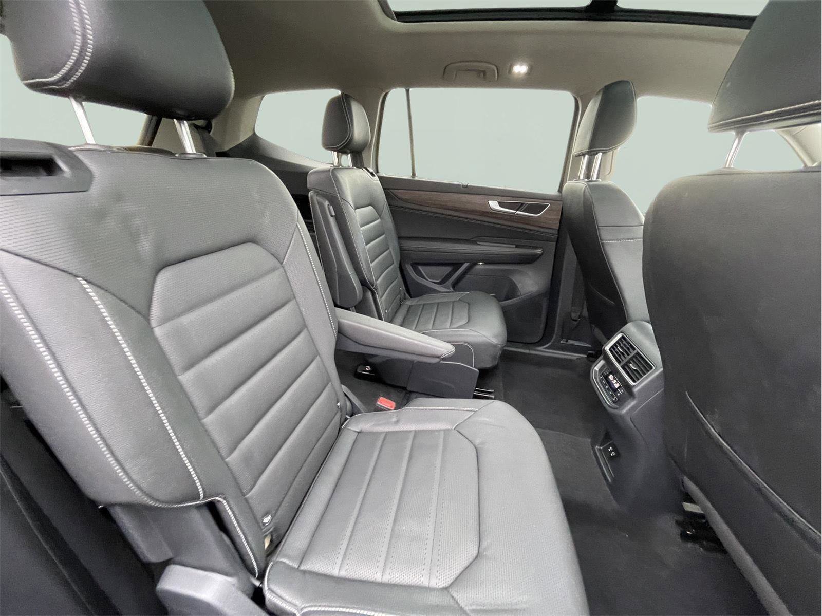 Used 2025 Volkswagen Atlas SEL image 21