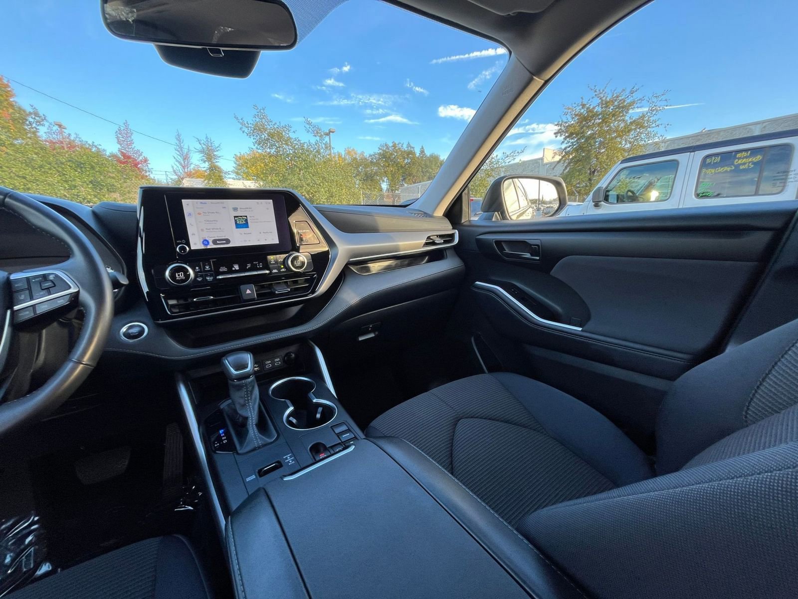 Used 2025 Toyota Highlander LE image 36