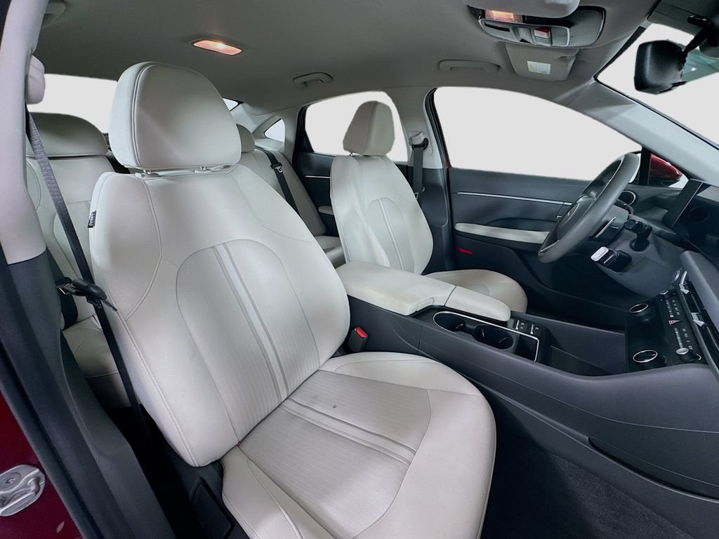 Used 2025 Hyundai Sonata SEL FWD image 28