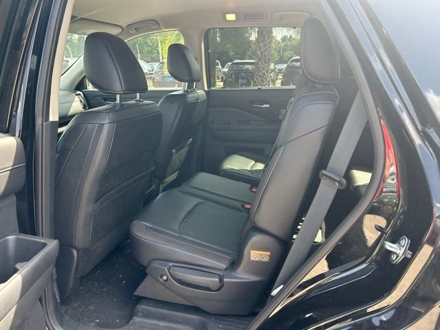 Used 2024 Nissan Pathfinder SL AWD/4WD image 21