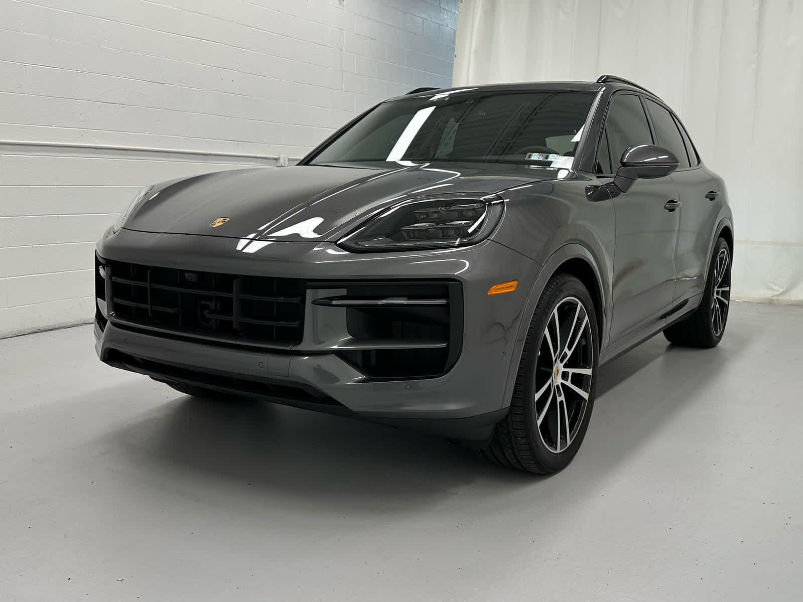 Used 2025 Porsche Cayenne S AWD/4WD image 4