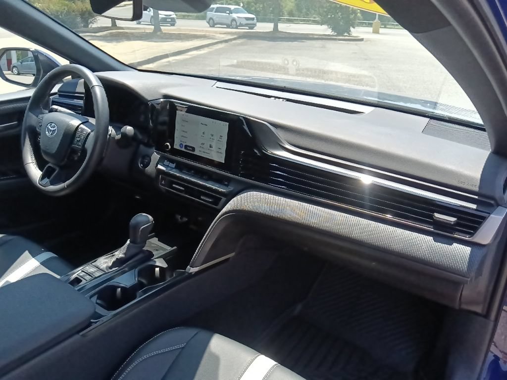 Used 2025 Toyota Camry SE w/ Convenience Package FWD image 31