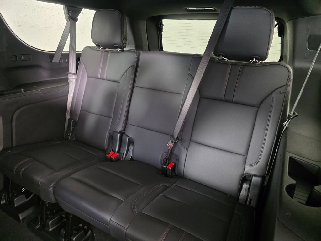 Used 2025 Chevrolet Suburban RST w/ RST Capability Package AWD/4WD image 17