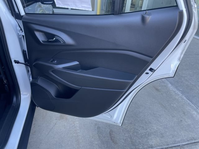 Used 2025 Chevrolet Trax LT FWD image 36