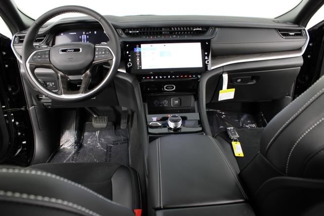 New 2026 Jeep Grand Cherokee Laredo image 11