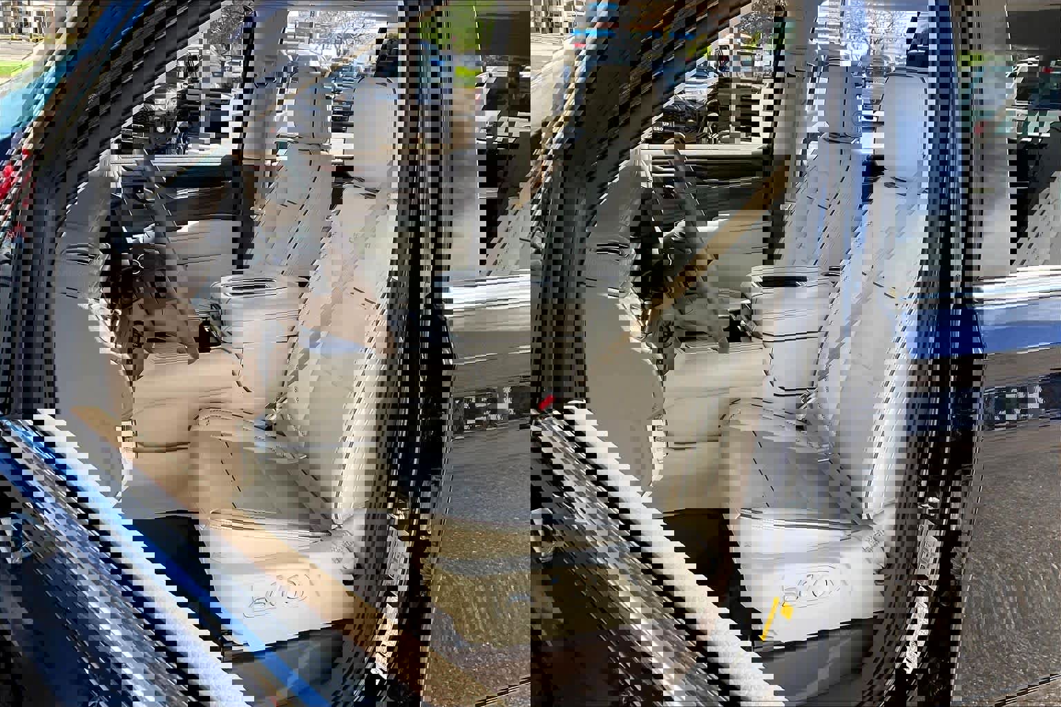 Used 2023 GMC Yukon XL Denali image 8