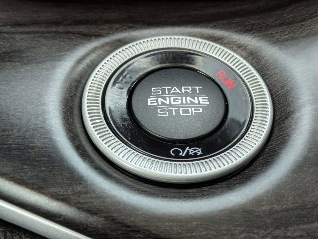 Used 2023 Jeep Grand Cherokee Limited w/ Black Appearance Package image 26