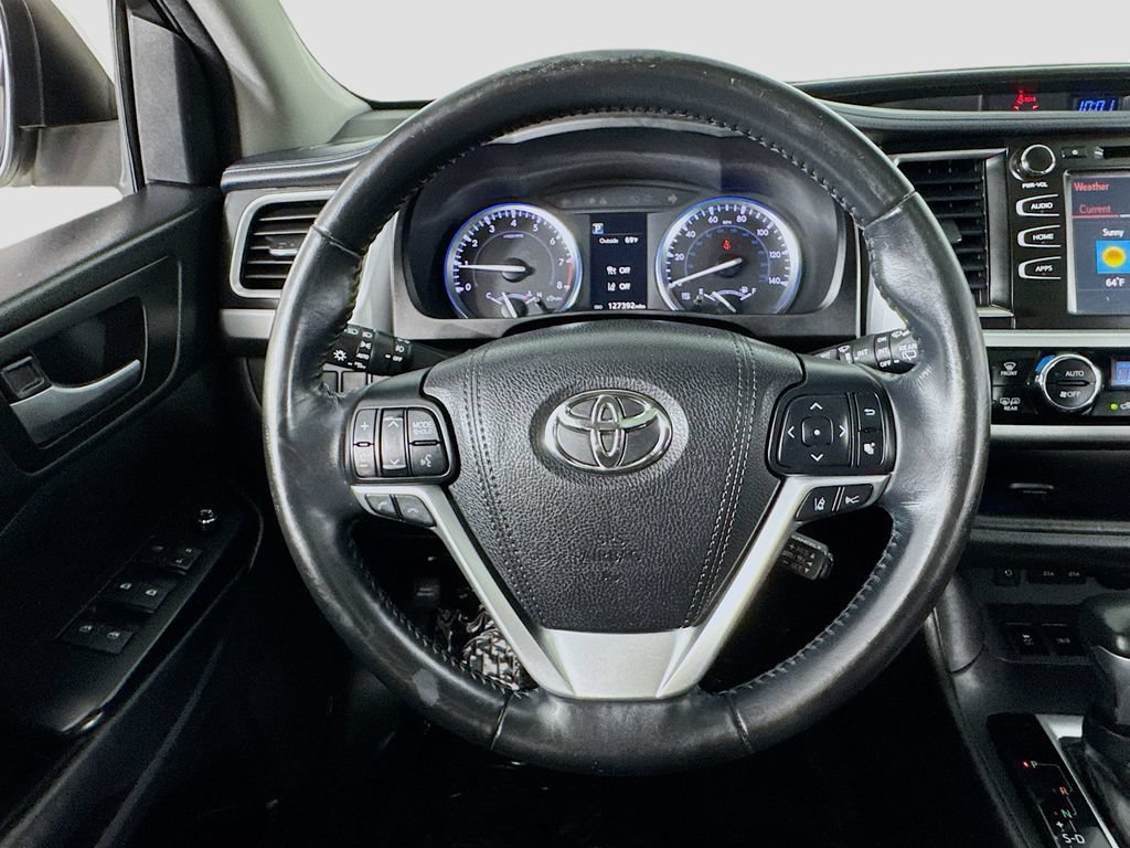 Used 2017 Toyota Highlander SE FWD image 20
