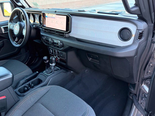 Used 2024 Jeep Wrangler Unlimited AWD/4WD image 15