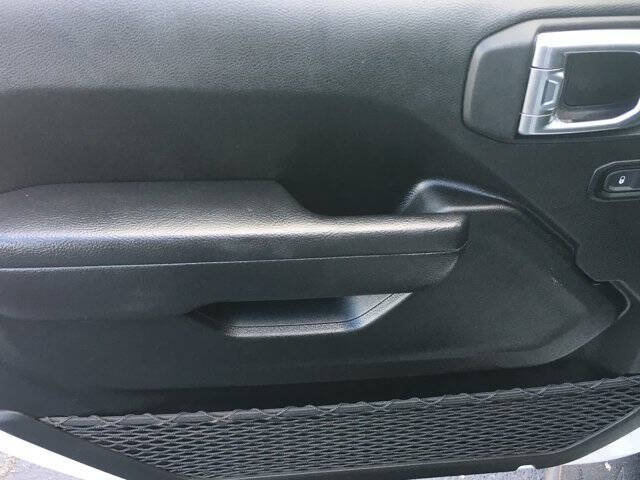 Used 2024 Jeep Gladiator Rubicon w/ Technology Group AWD/4WD image 13
