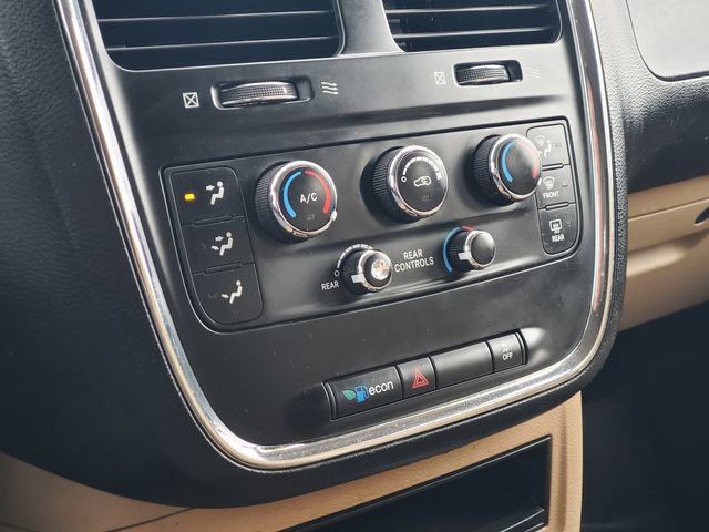 Used 2013 Dodge Grand Caravan SE image 18