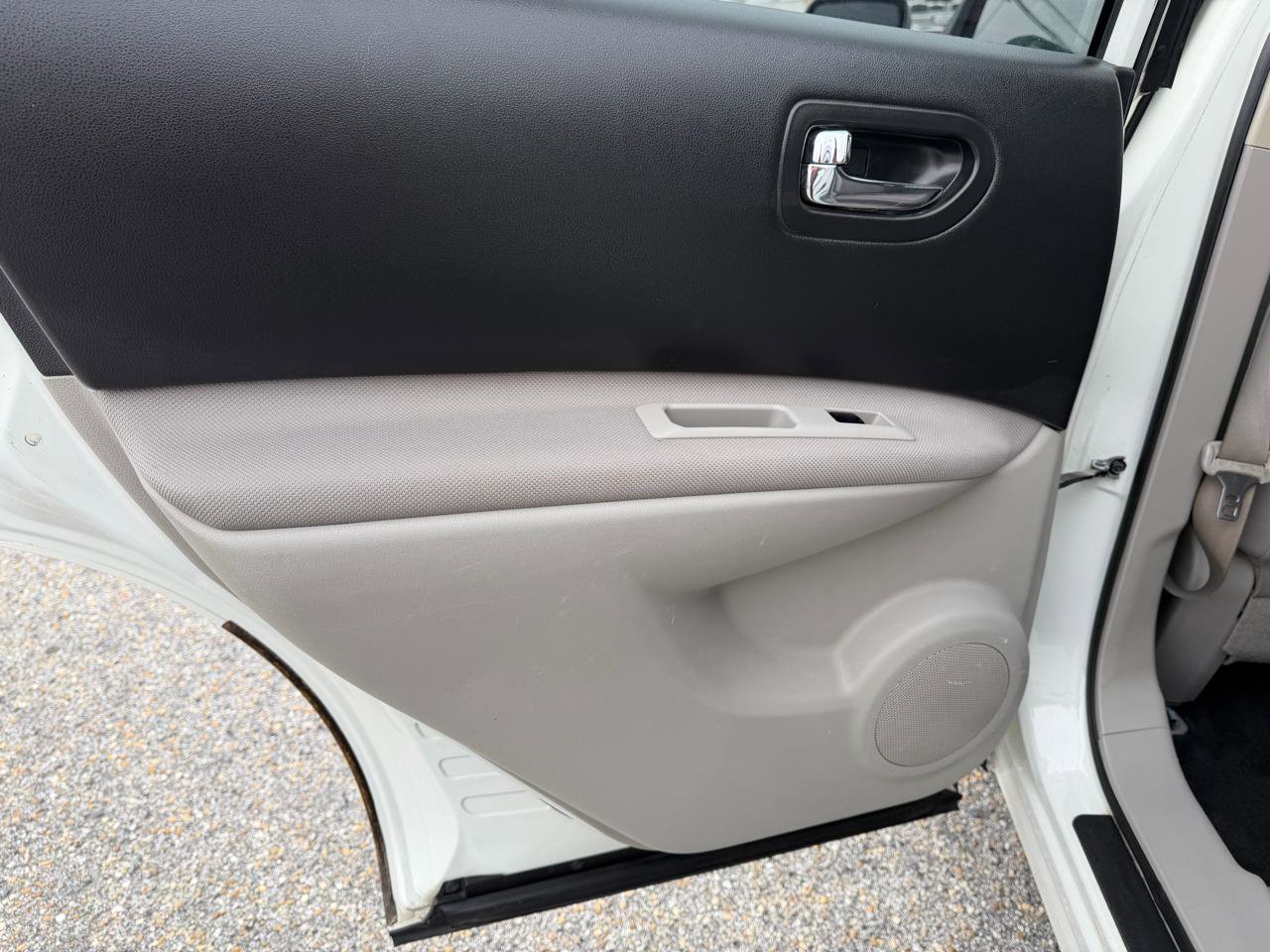 Used 2011 Nissan Rogue SV FWD image 29