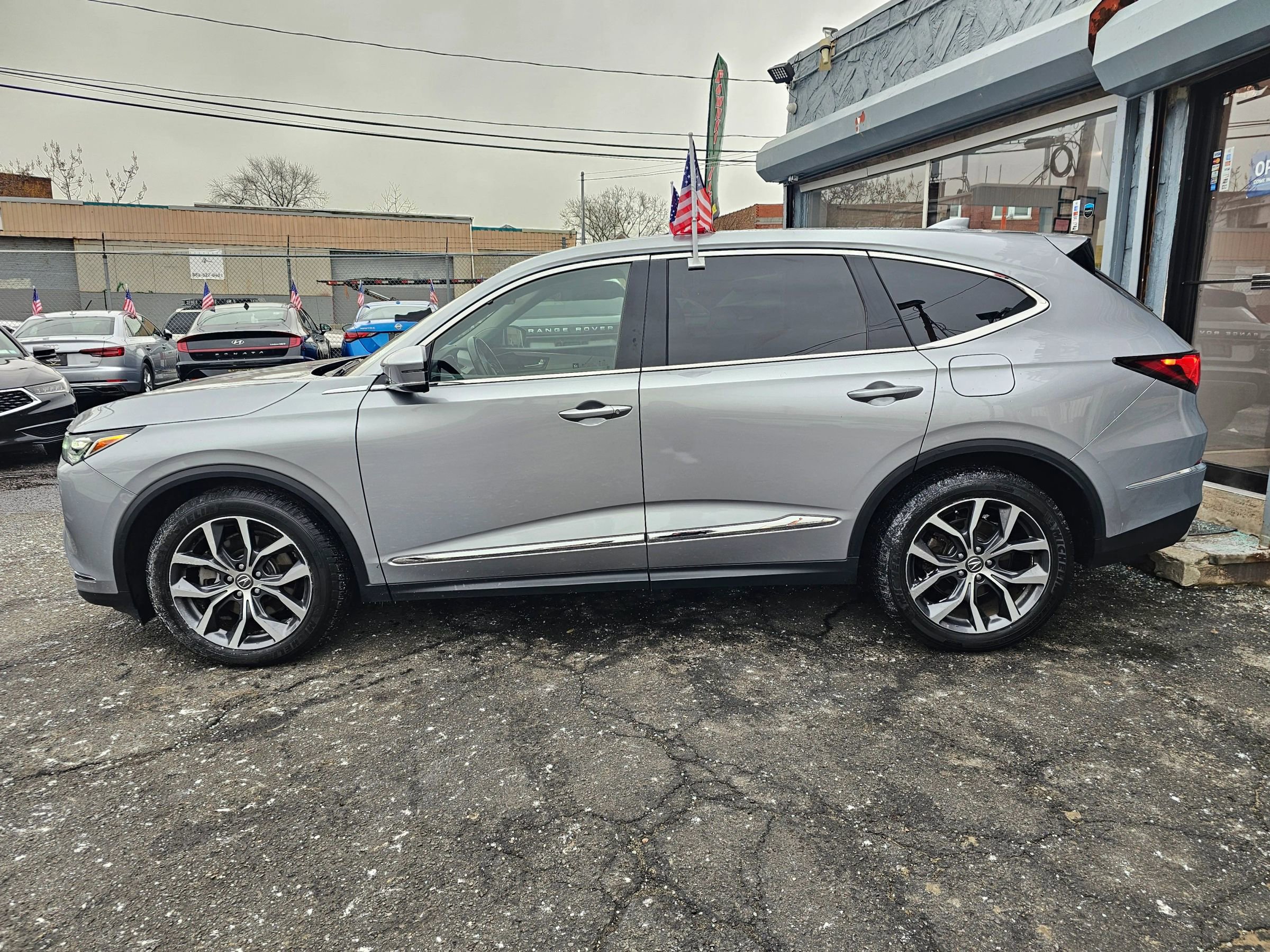 Used 2022 Acura MDX SH-AWD w/ Technology Package image 2