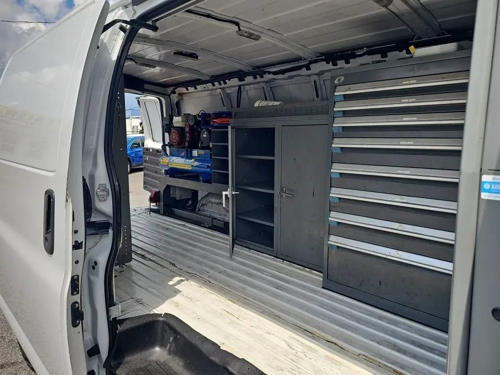 Used 2017 Chevrolet Express 3500 Extended RWD image 10
