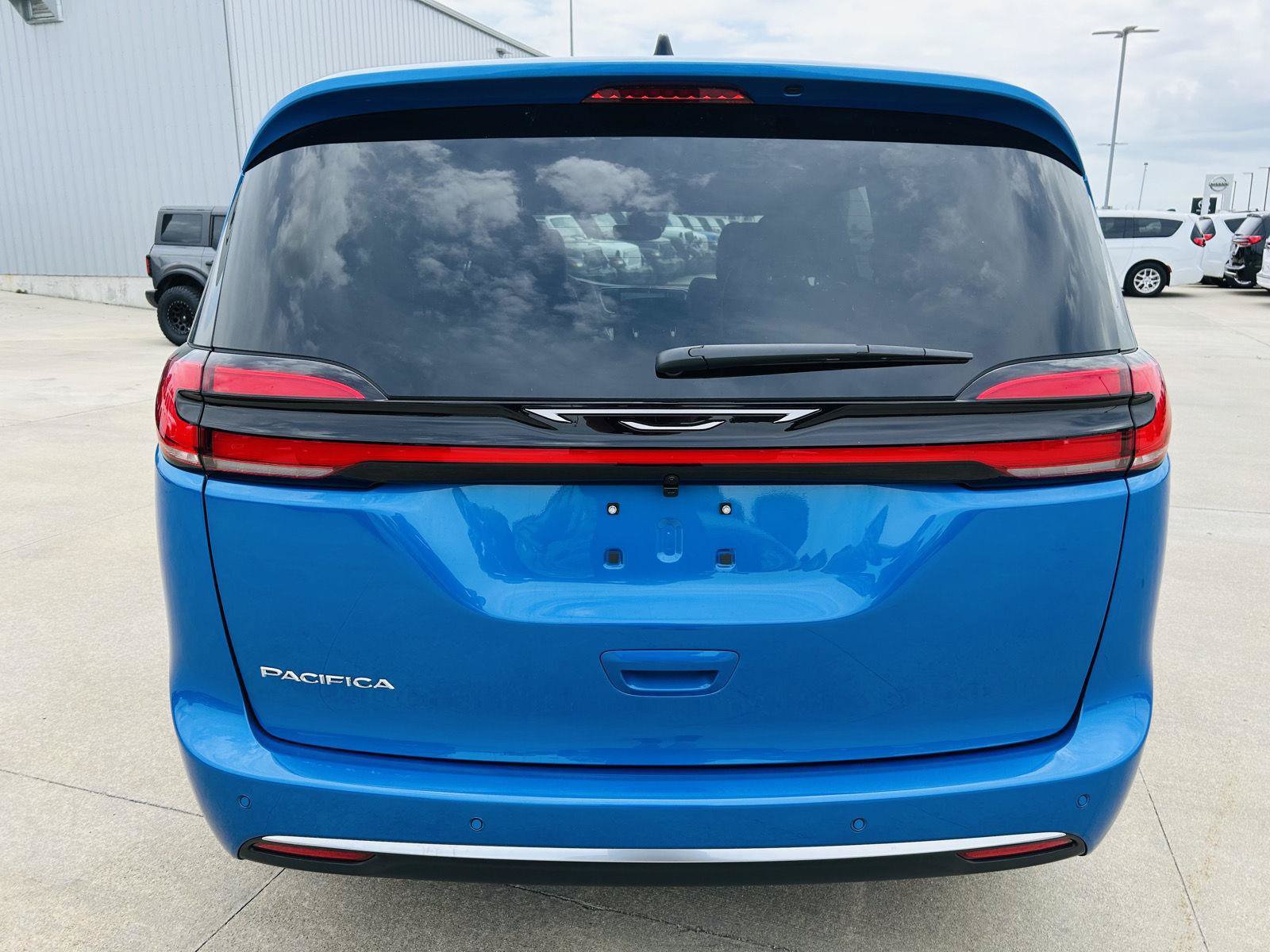 New 2027 Chrysler Pacifica Select FWD image 37