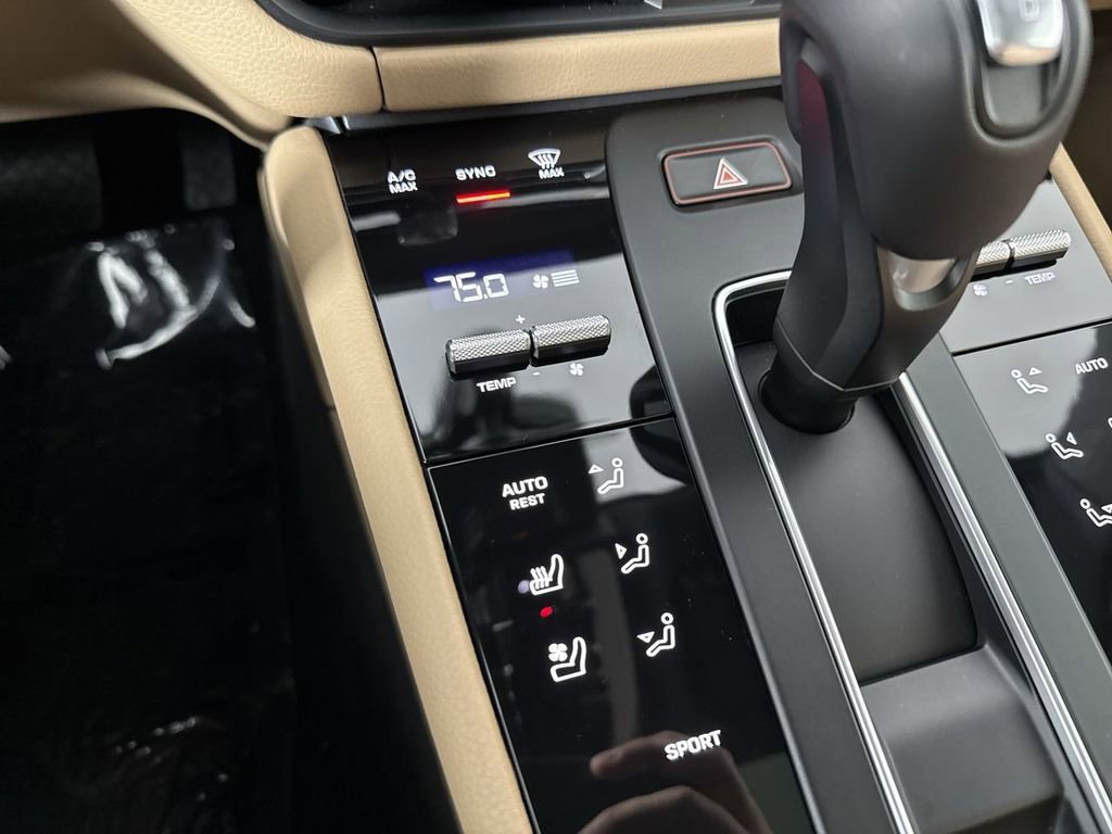 Certified 2025 Porsche Macan image 31