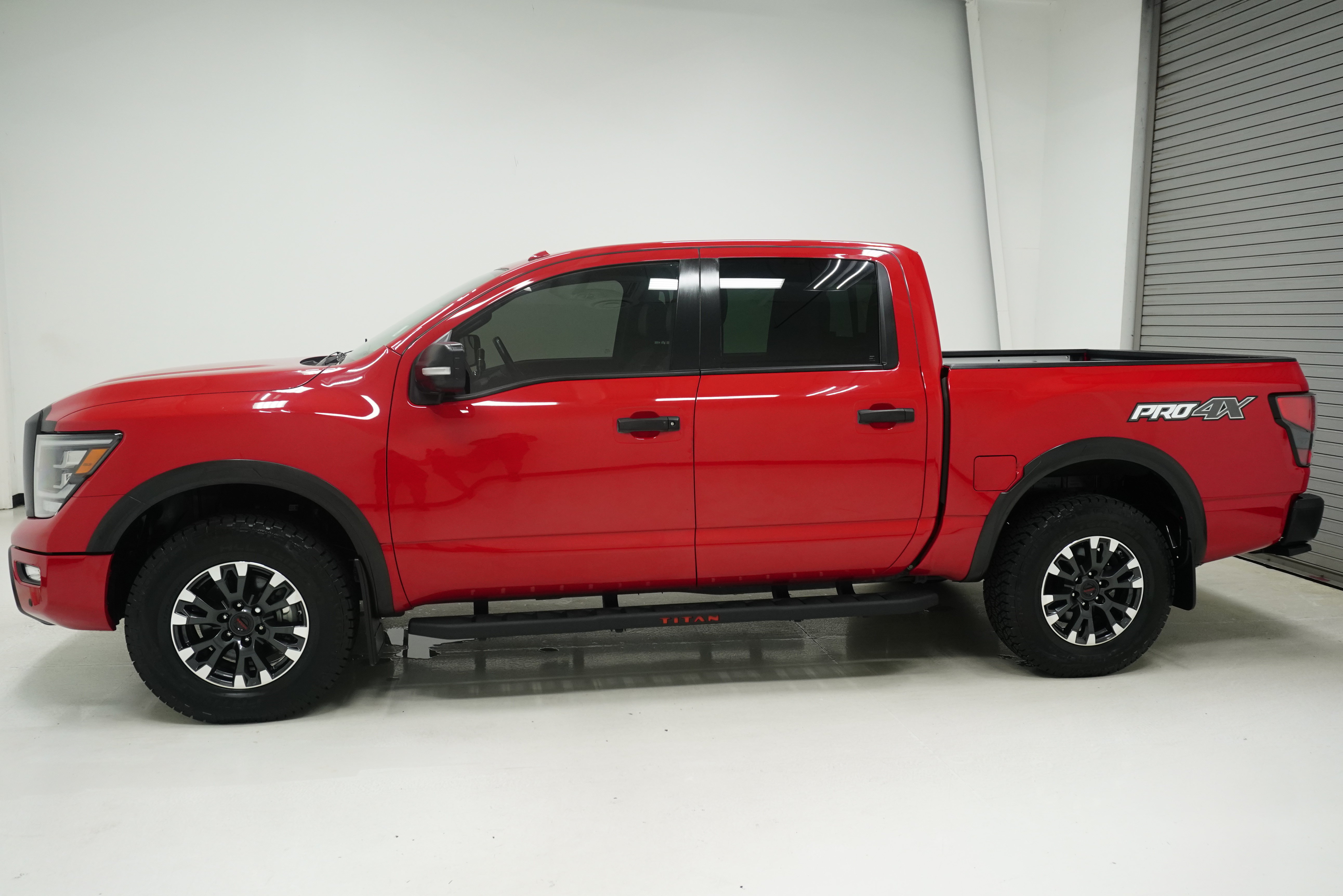 Used 2021 Nissan Titan PRO-4X w/ Pro-4x Convenience Package AWD/4WD image 6