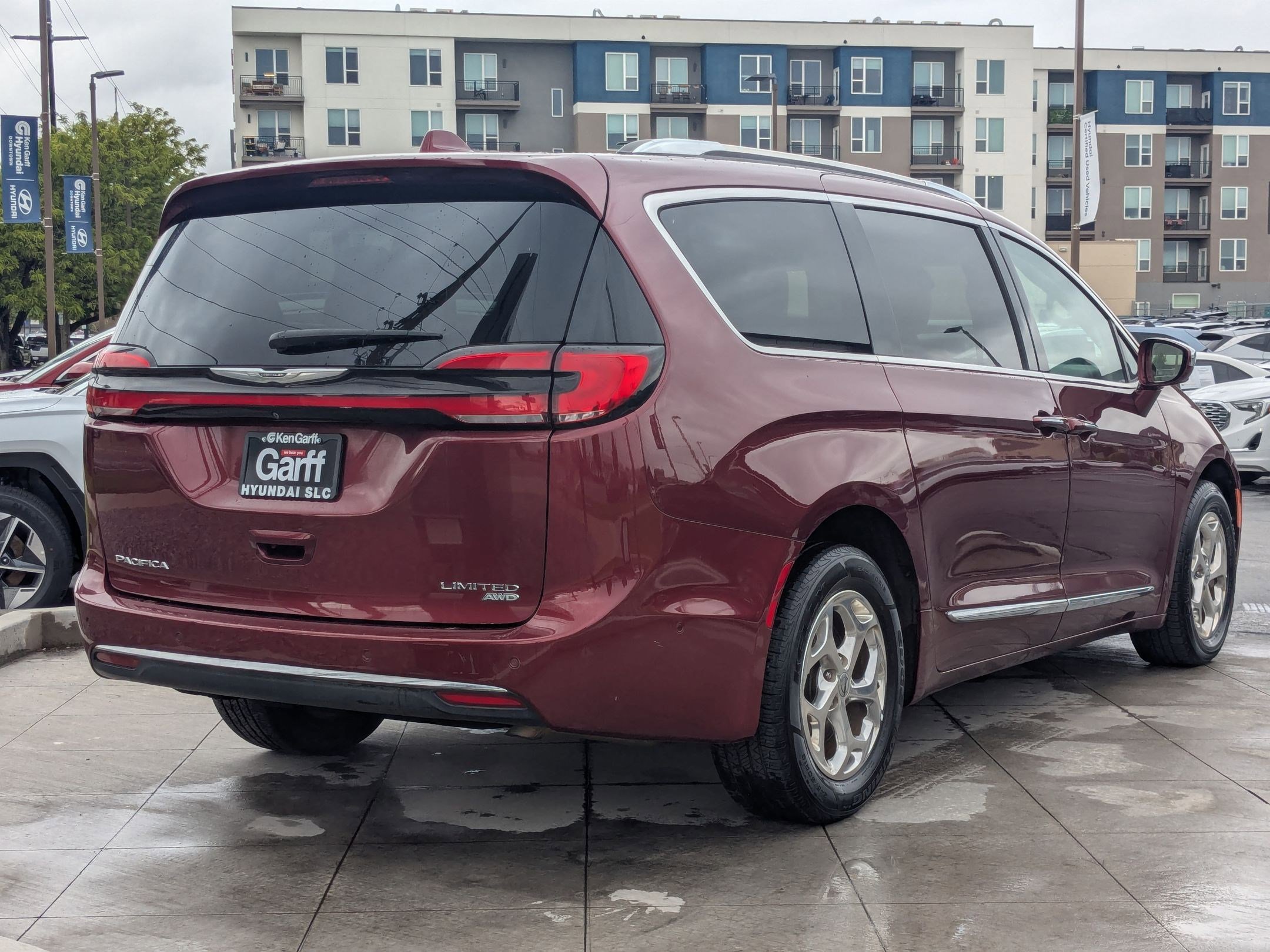 Used 2021 Chrysler Pacifica Limited w/ Premium & Safety Sphere Group AWD/4WD image 3